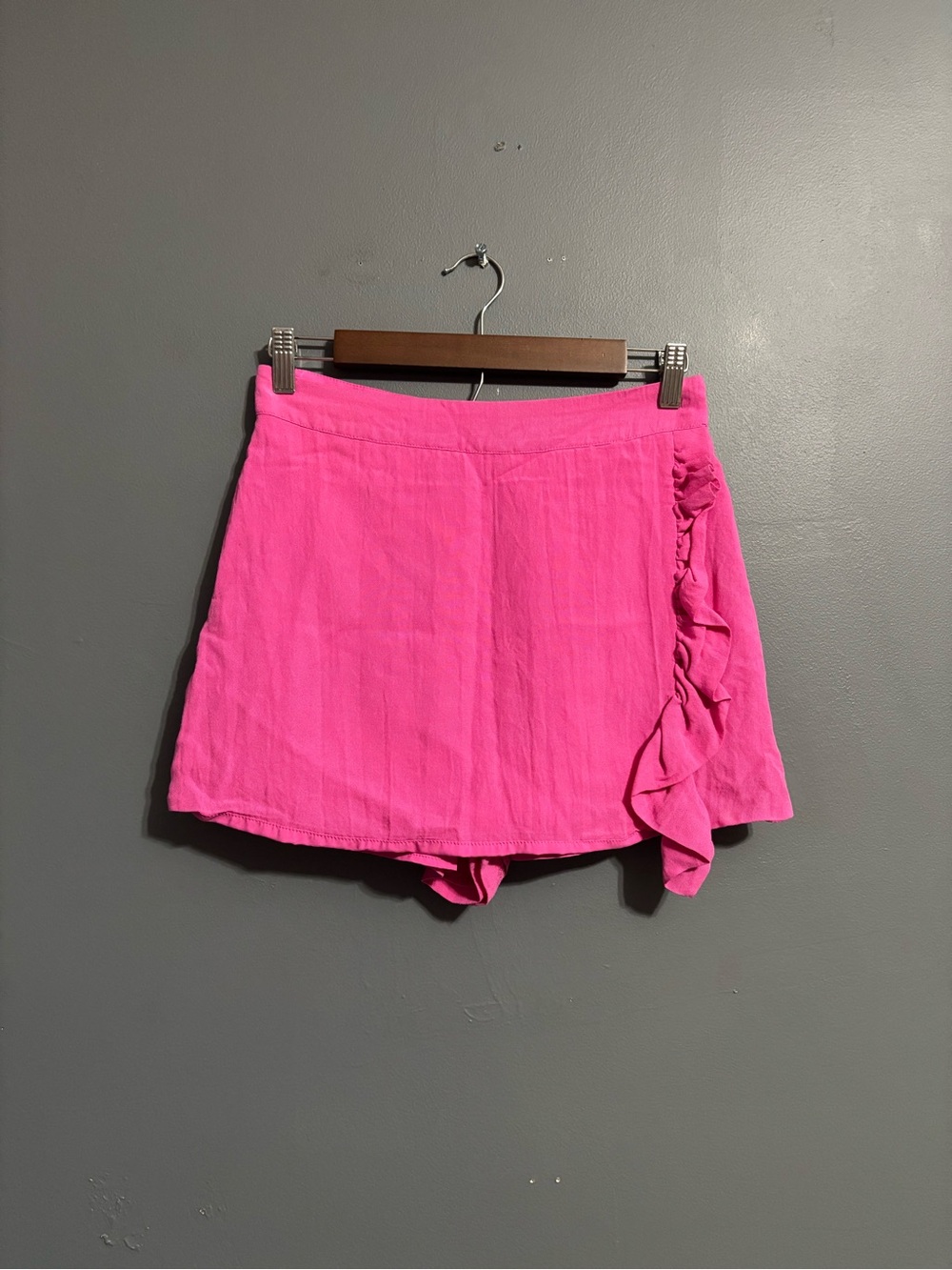 DO+BE Pink feminine preppy wrap around style ruffle accent skort womens medium